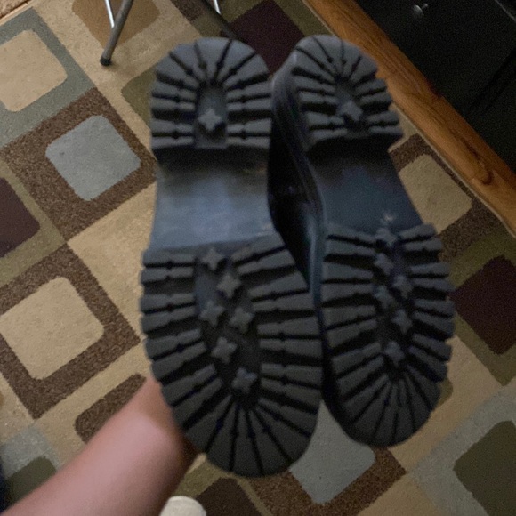 Black boots - Picture 5 of 5